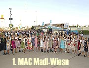 Die Nacht der feschen „Madln“ im Schützenzelt   Victoria Swarovski, Cathy Hummels, Uschi Glas-Stieftochter Sophie Hermann und Co.: Promis, It-Girls und Deutschlands Top-Bloggerinnen feiern bei der 1. MAC Madl Wiesn am 22.09.2016 G. Nitschke/Brauer Photos für Mac Cosmetics 